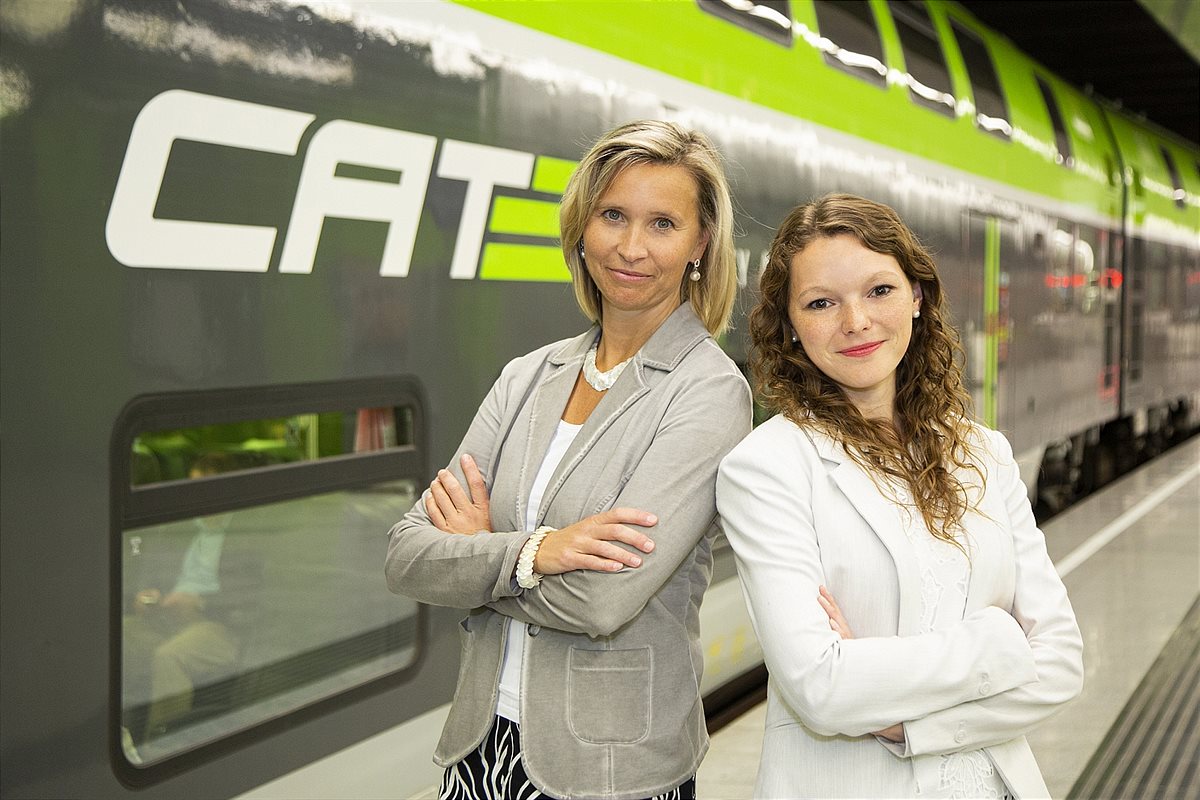 Katharina Weinrother (links), Nathalie Köstler (rechts)