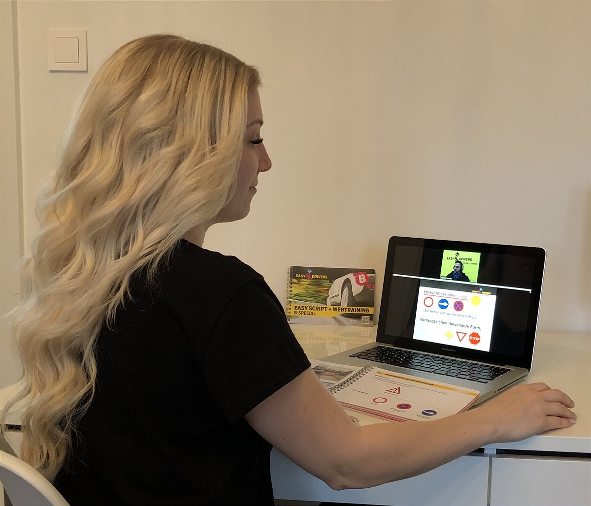 Fahrschülerin Distance Learning
