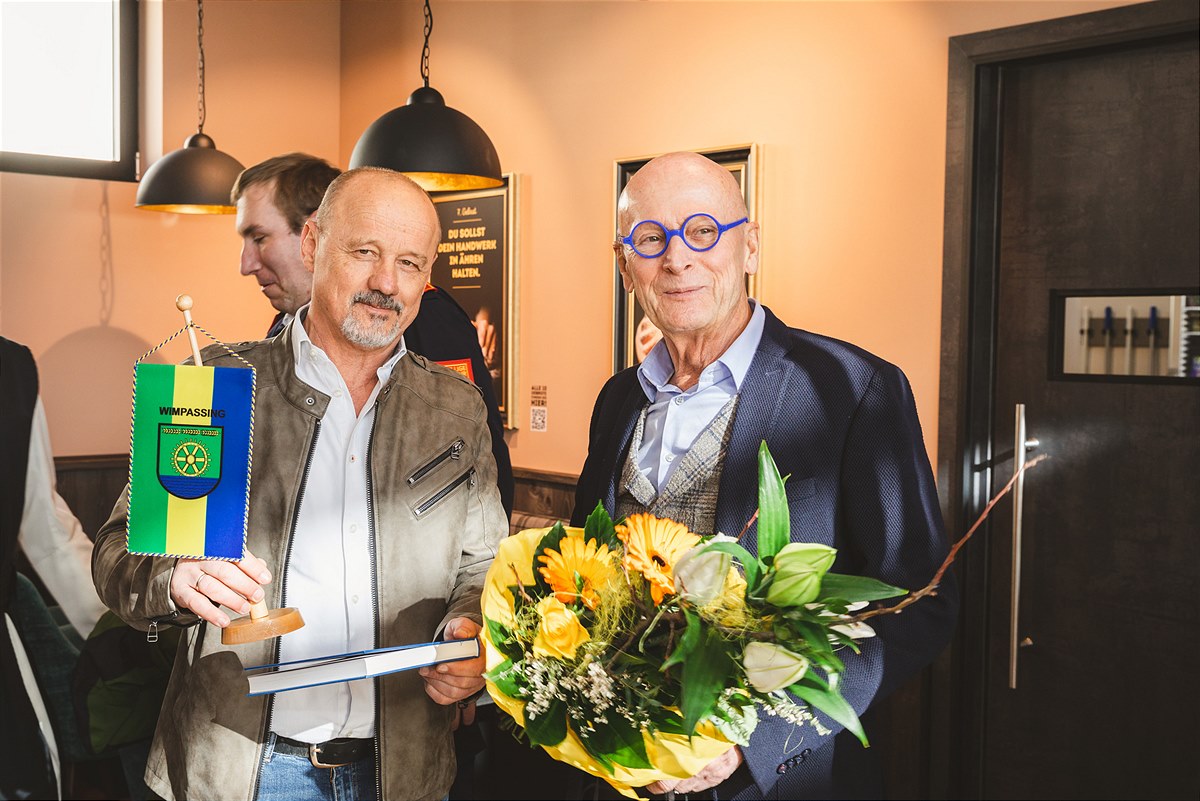 Bürgermeister Walter Jeitler und Kurt Mann bei der Filialeröffnung