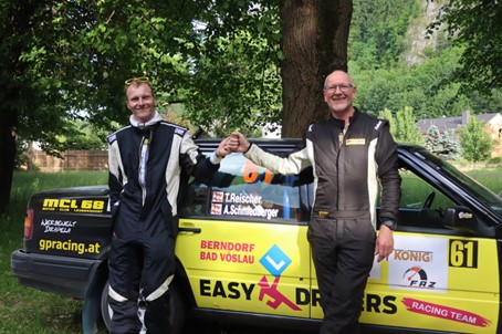 EASY DRIVERS Fahrlehrer Tobias Reischer und Beifahrer Andreas Schmiedberger