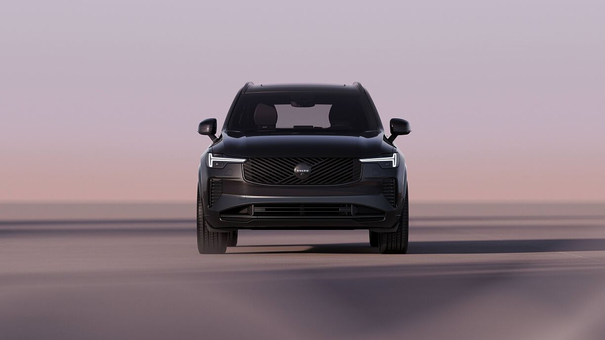 352782_Volvo_XC90_Black_Edition_exterior