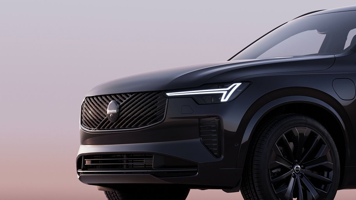 352783_Volvo_XC90_Black_Edition_exterior